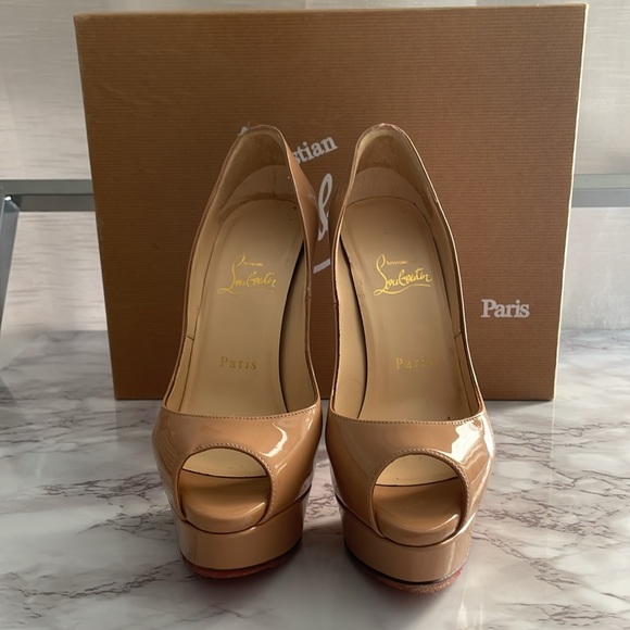 Only worn a couple times- Dusty bag and box included. - Picture 2 of 7